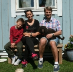 Alice med sin nya familj Manne, Mathilda och Christer