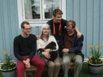 Saxo flyttar till Danmark med sin nya familj Elin och Jesper. Pojkarna Toke och Bjarke. Hjalte var inte med på bild